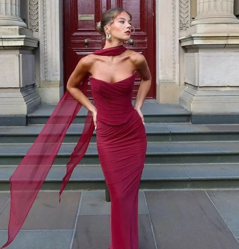 Verônica | Vestido Longo Vermelho com Franzido, Corpete e Detalhe no Pescoço