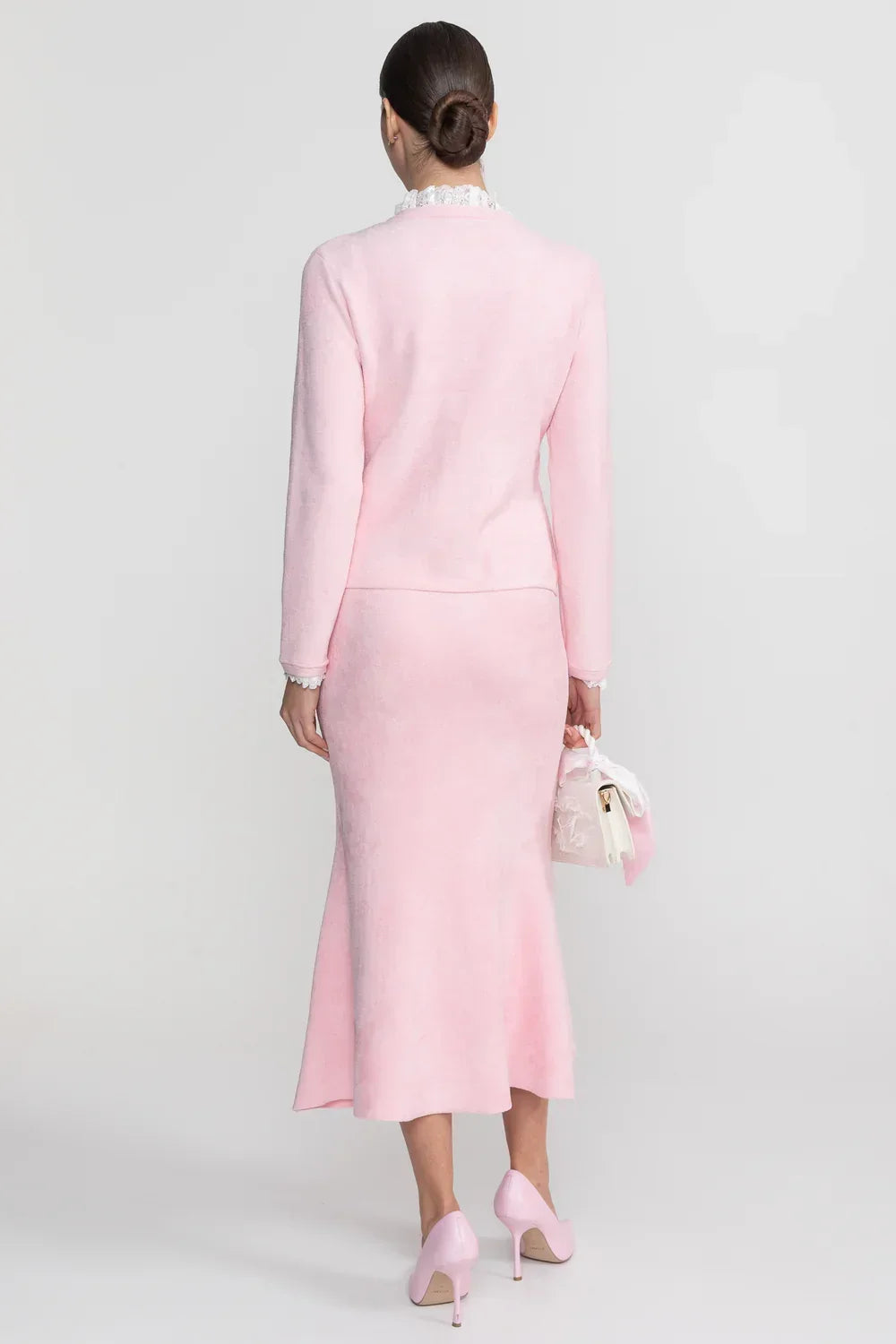 Conjunto Executivo Rosa: Casaco Estruturado e Saia Sereia Midi – Elegância