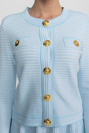 Conjunto em Tricô Estruturado -  Cardigan com Botões Dourados e Saia Plissada