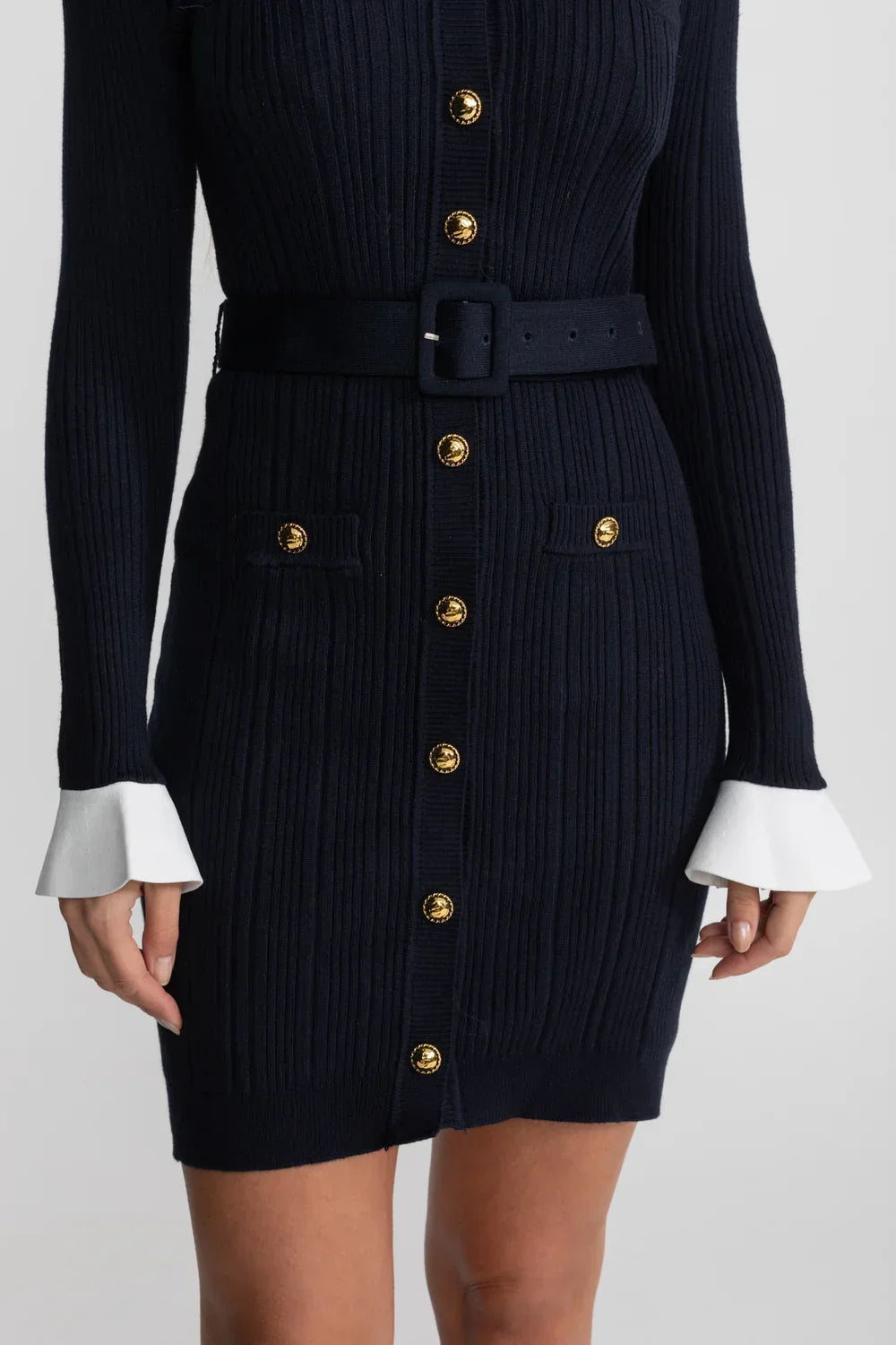 Vestido Midi Canelado com Detalhes em Splicing e Mangas Trombeta