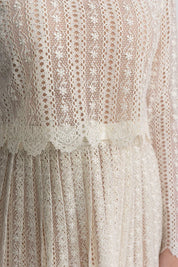 Vestido de Alta Alfaiataria em Renda com Detalhes Brilhantes