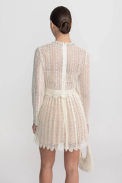 Vestido de Alta Alfaiataria em Renda com Detalhes Brilhantes
