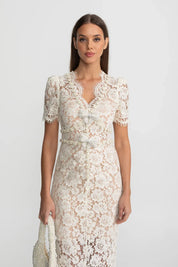 Vestido Midi em Renda Escultural com Cinto e Forro Acetinado