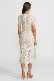 Vestido Midi em Renda Escultural com Cinto e Forro Acetinado
