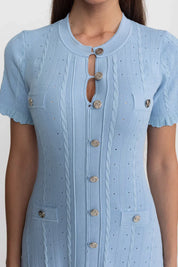 Serena | Vestido Midi em Tricô Vazado Azul com Babados e Botões