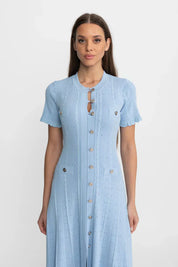 Serena | Vestido Midi em Tricô Vazado Azul com Babados e Botões