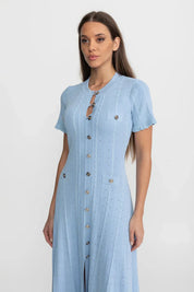 Serena | Vestido Midi em Tricô Vazado Azul com Babados e Botões