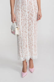 Vestido Longo Escultural com Decote Quadrado e Renda Nobre