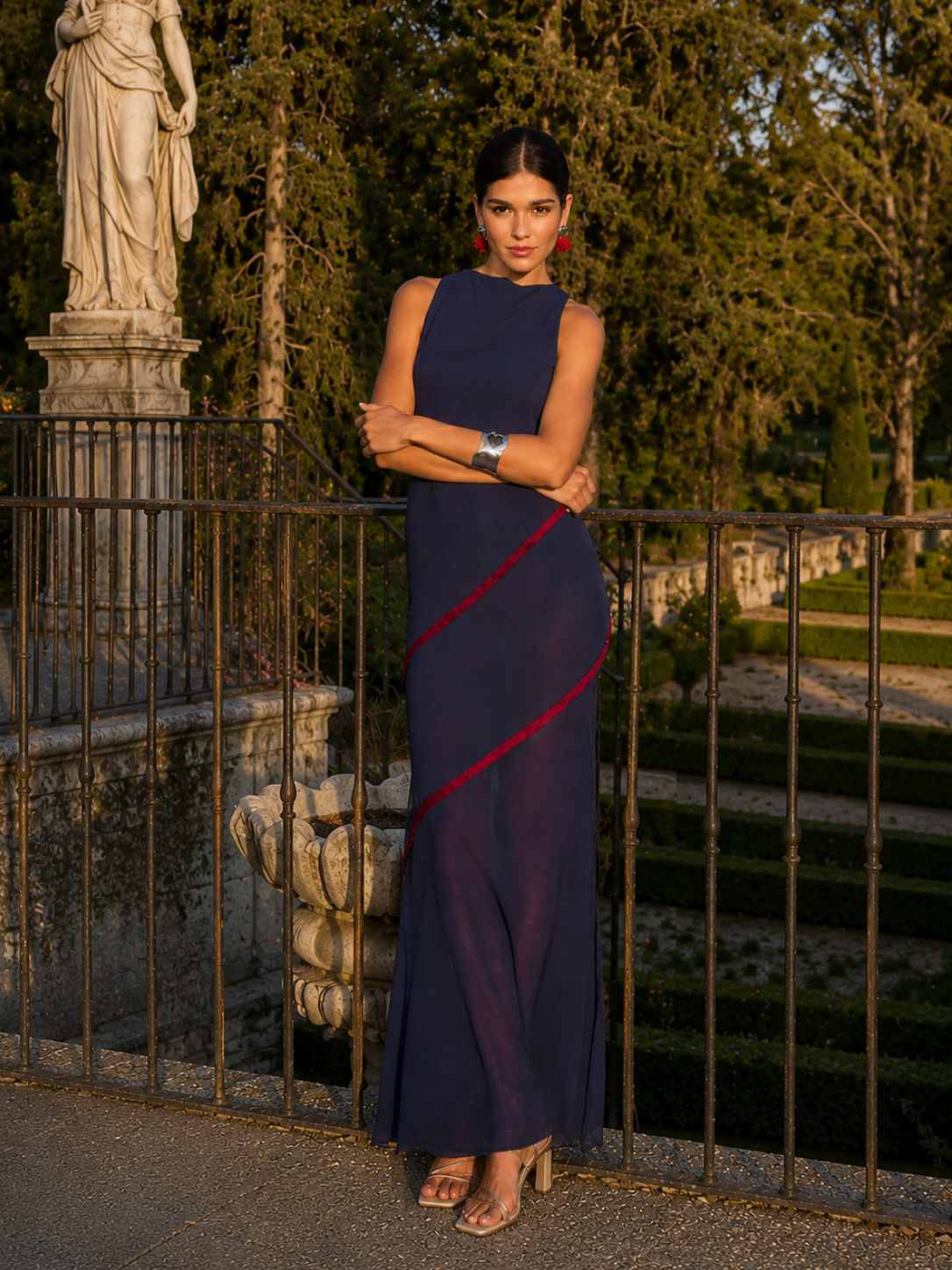 Ingrid | Vestido Longo Azul Marinho com Gola Alta e Fenda Lateral
