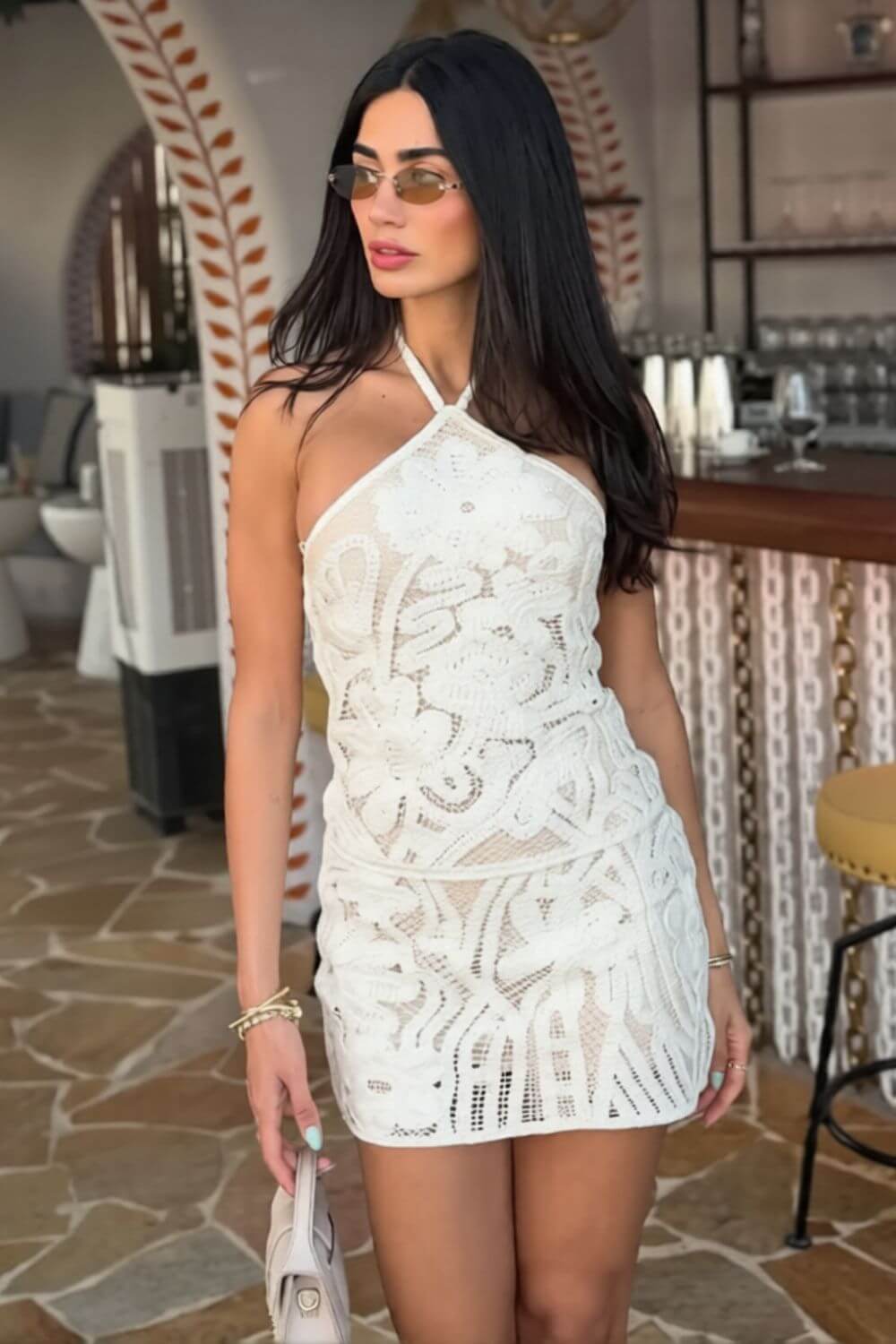 Ophelia | Vestido Mini em Crochê Floral Off-White com Decote Halter