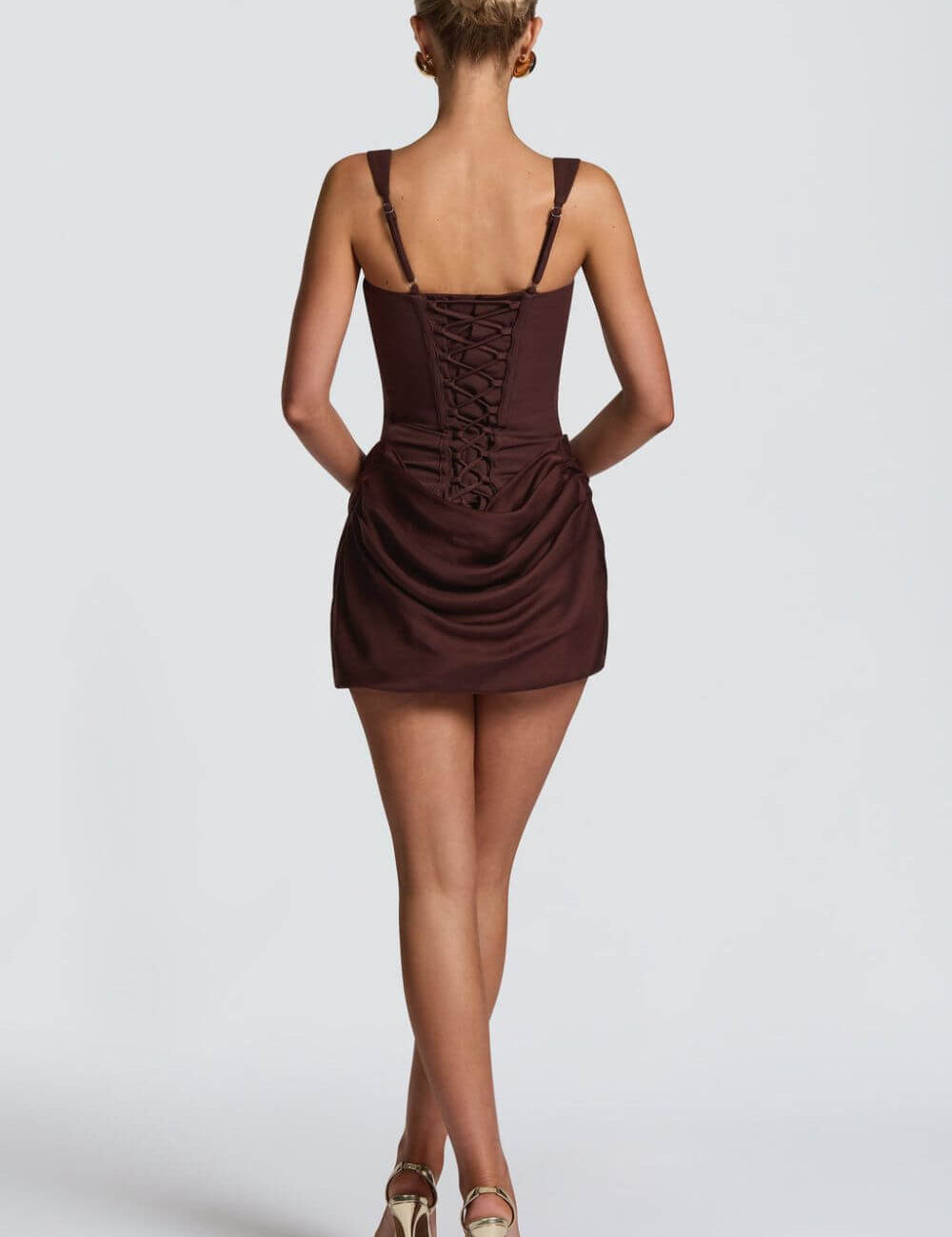 vestido-curto-decotado-drapeado-carminia_8_710b216c-4af9-4a35-ad46-3b09355365a4.jpg