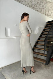 Lia | Vestido Midi Neutro em Malha com Manga Longa Estruturada