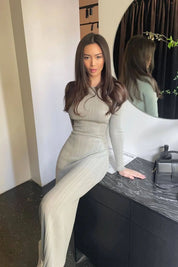 Lia | Vestido Midi Neutro em Malha com Manga Longa Estruturada