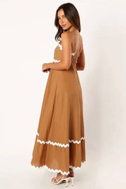 Lila | Vestido Midi Azul com Bordado Guipir e Tomara que Caia
