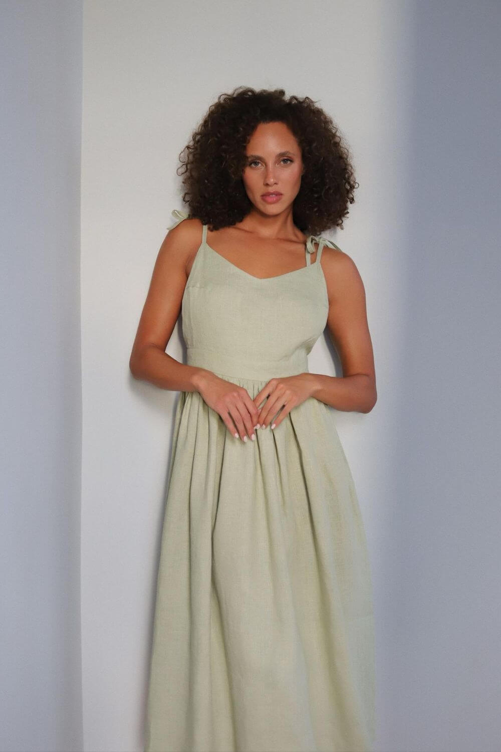 Dandara | Vestido Midi em Algodão com Franzido no Busto e Alça Ajustável