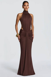 Mahogany | Vestido Longo Sereia em Mogno com Gola Alta Halter e Costas Abertas