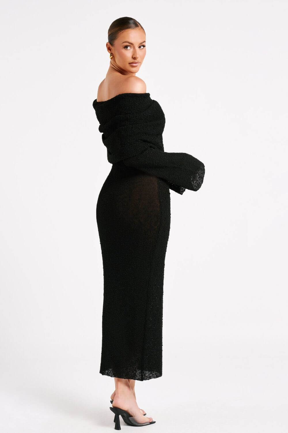 Camila | Vestido Longo Preto Off-Shoulder com Manga Longa