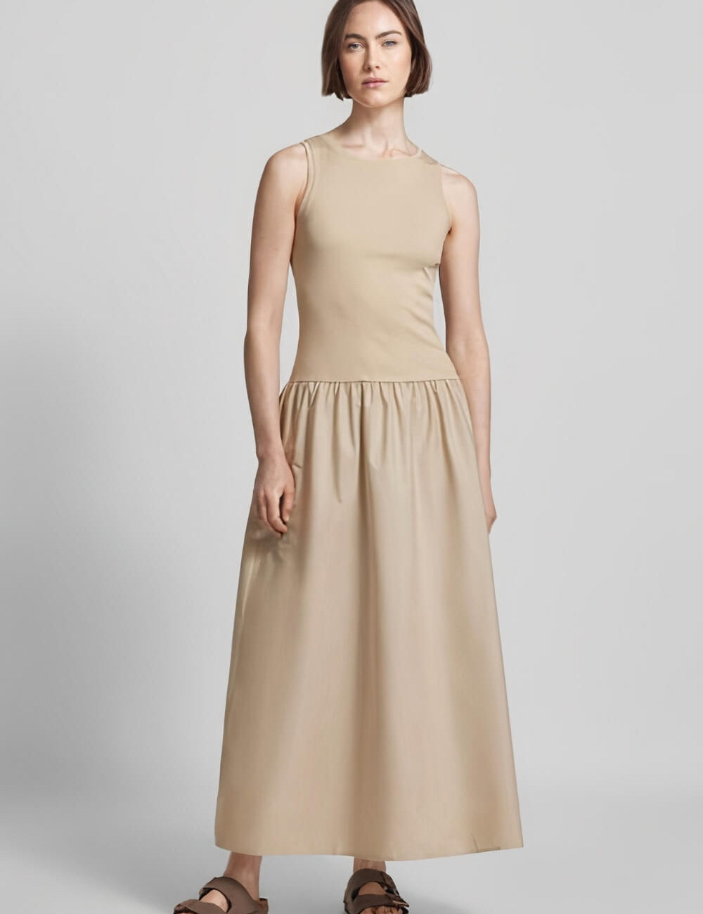 vestido-midi-longo-bege-sem-manga-carminia_9.jpg