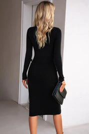 Yara | Vestido Curto Preto em Malha com Manga Longa e Fenda
